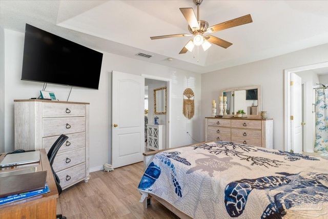 2078 Shadow Lake Dr, Gulf Breeze, FL 32563