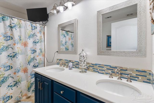 2078 Shadow Lake Dr, Gulf Breeze, FL 32563