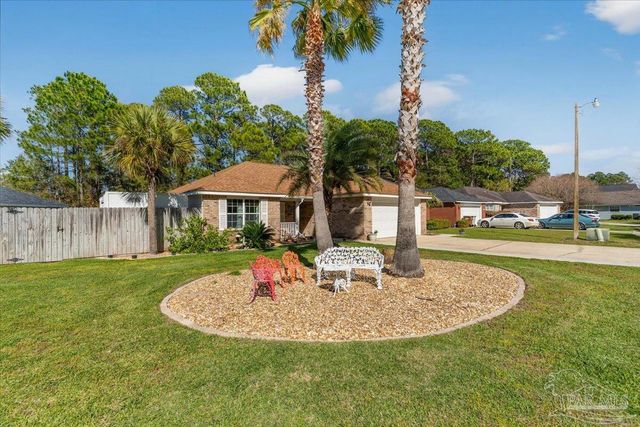 2078 Shadow Lake Dr, Gulf Breeze, FL 32563