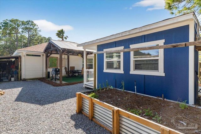 2078 Shadow Lake Dr, Gulf Breeze, FL 32563