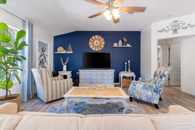 2078 Shadow Lake Dr, Gulf Breeze, FL 32563