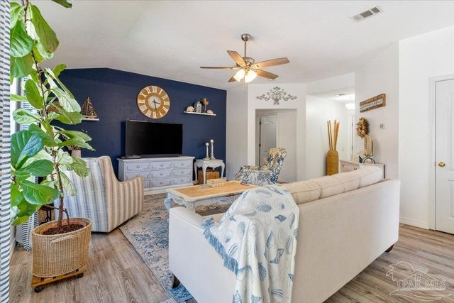 2078 Shadow Lake Dr, Gulf Breeze, FL 32563