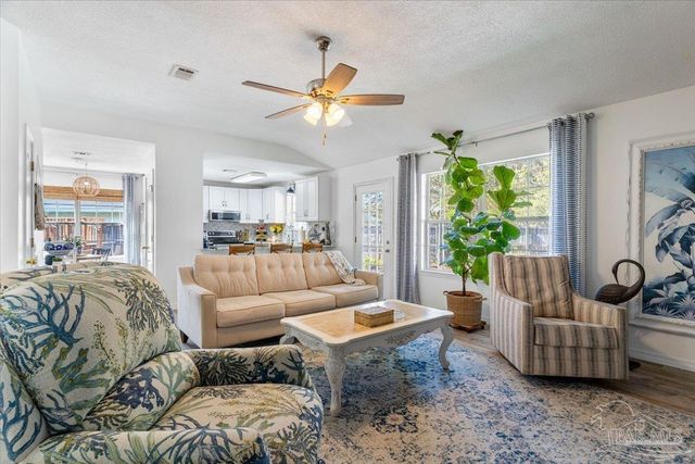 2078 Shadow Lake Dr, Gulf Breeze, FL 32563