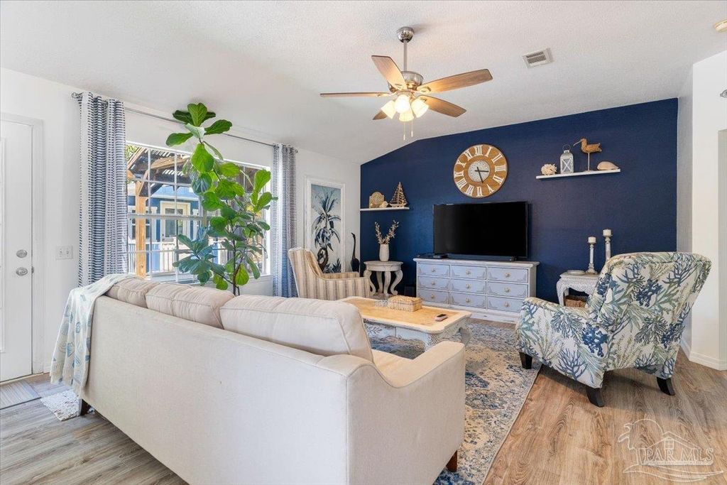 2078 Shadow Lake Dr, Gulf Breeze, FL 32563