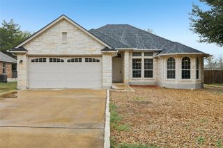 1505 Century Oaks DR, Lockhart, TX 78644