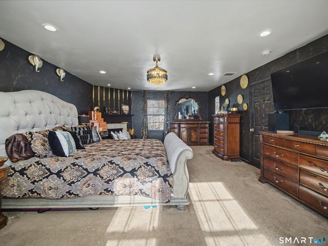 207 Ridgefield Avenue, Waterbury, CT 06705