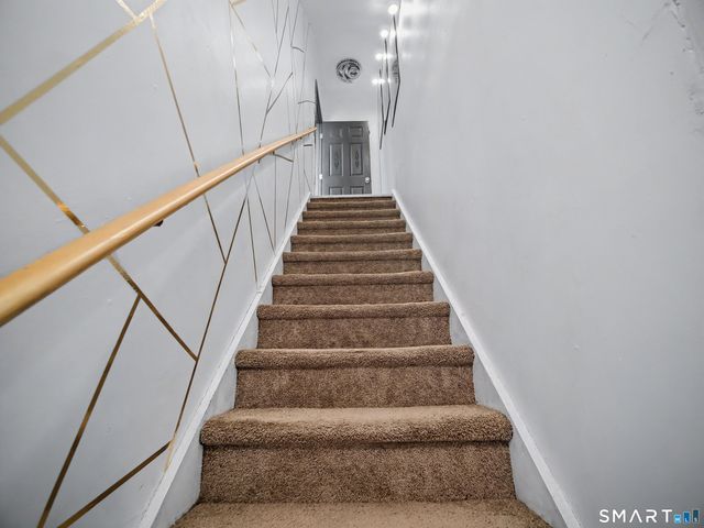 207 Ridgefield Avenue, Waterbury, CT 06705