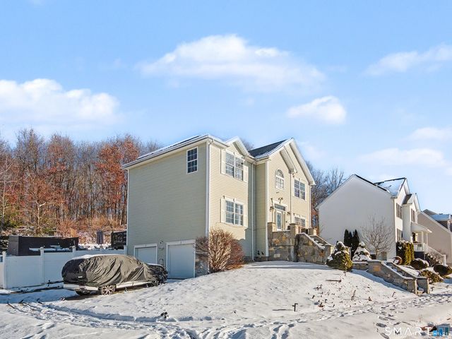 207 Ridgefield Avenue, Waterbury, CT 06705