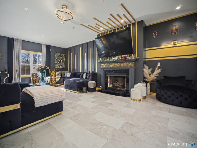 207 Ridgefield Avenue, Waterbury, CT 06705