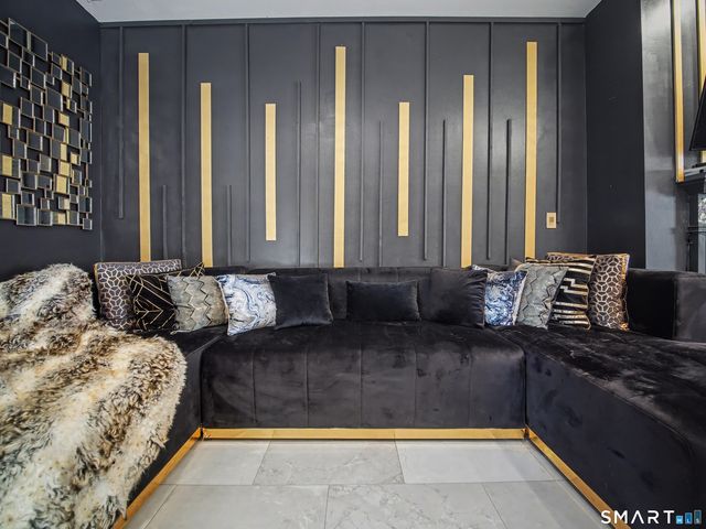 207 Ridgefield Avenue, Waterbury, CT 06705