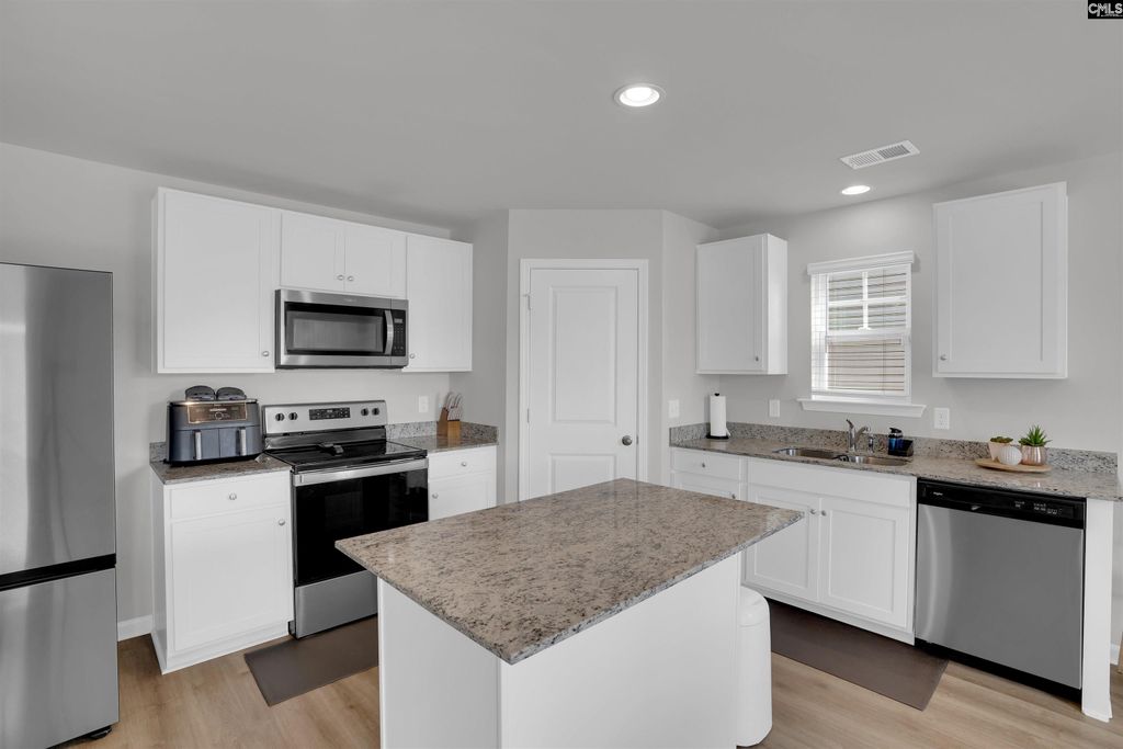 1070 Crescent Moon Loop, Hopkins, SC 29061