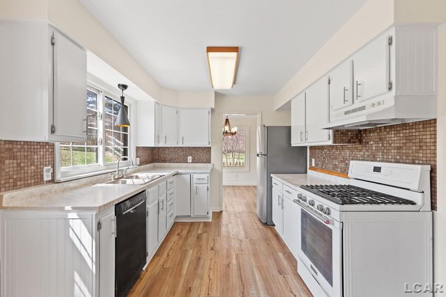 4523 N Clubview Drive, Adrian, MI 49221