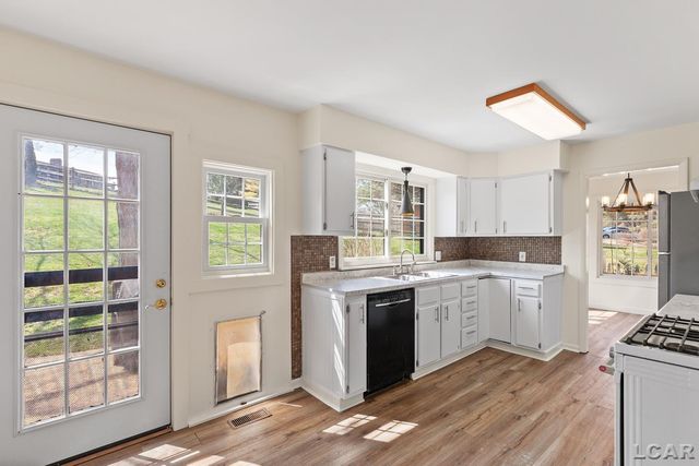 4523 N Clubview Drive, Adrian, MI 49221