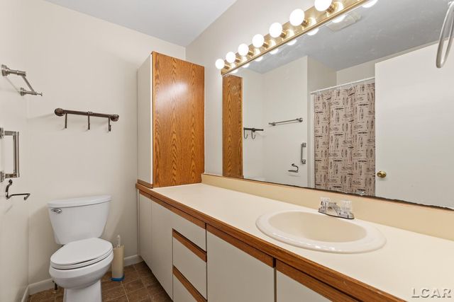 4523 N Clubview Drive, Adrian, MI 49221