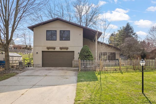 4523 N Clubview Drive, Adrian, MI 49221