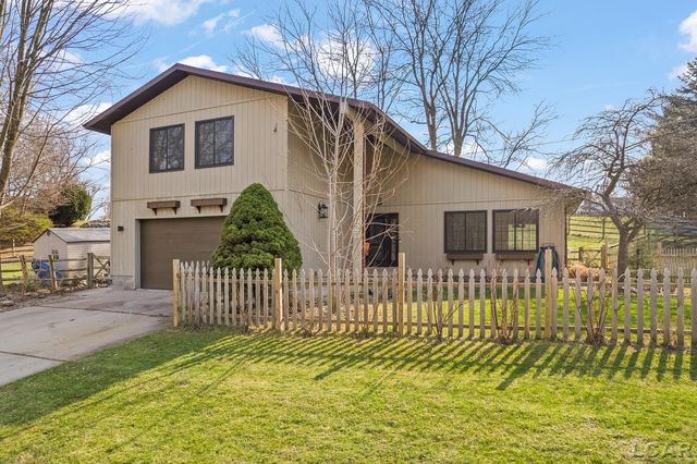 4523 N Clubview Drive, Adrian, MI 49221