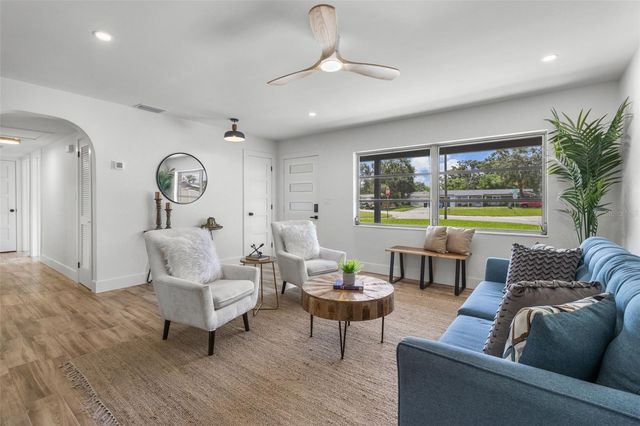 3621 SEAROBIN DRIVE SE, St Petersburg, FL 33705