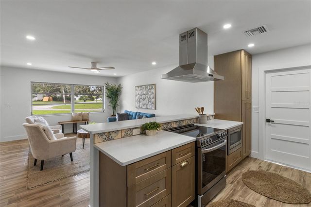 3621 SEAROBIN DRIVE SE, St Petersburg, FL 33705