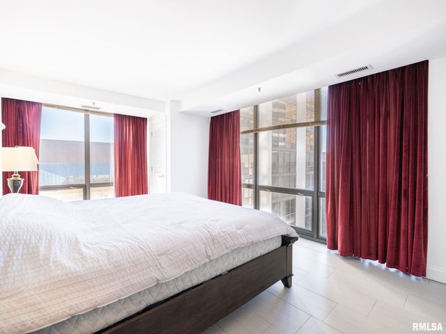 123 SW JEFFERSON Street E5, Peoria, IL 61602