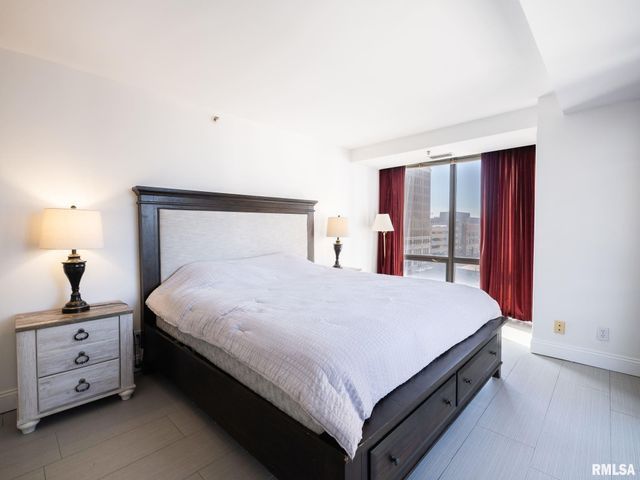 123 SW JEFFERSON Street E5, Peoria, IL 61602