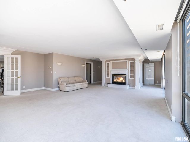 123 SW JEFFERSON Street E5, Peoria, IL 61602