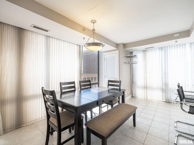 123 SW JEFFERSON Street E5, Peoria, IL 61602