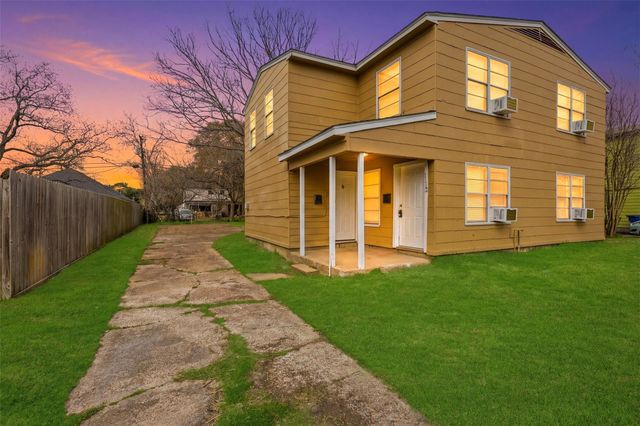 1112 1st Avenue N, Texas City, TX 77590