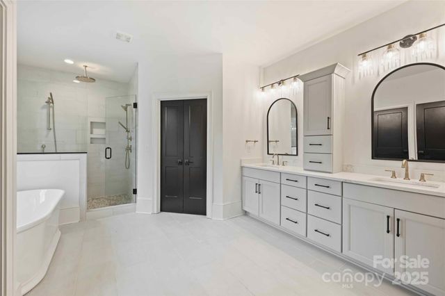 7010 Chateau Bordeaux Lane, Charlotte, NC 28270