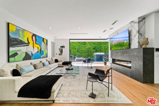 849 N Spaulding Avenue, Los Angeles, CA 90046