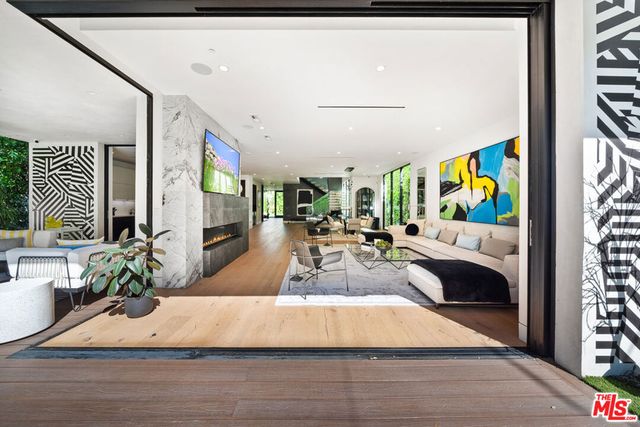 849 N Spaulding Avenue, Los Angeles, CA 90046