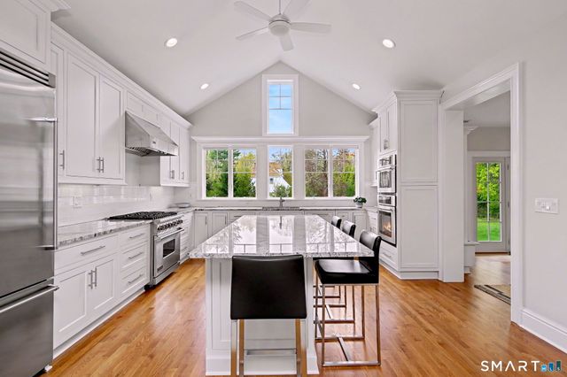 19 Richards Lane, New Canaan, CT 06840