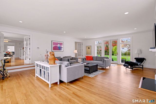 19 Richards Lane, New Canaan, CT 06840