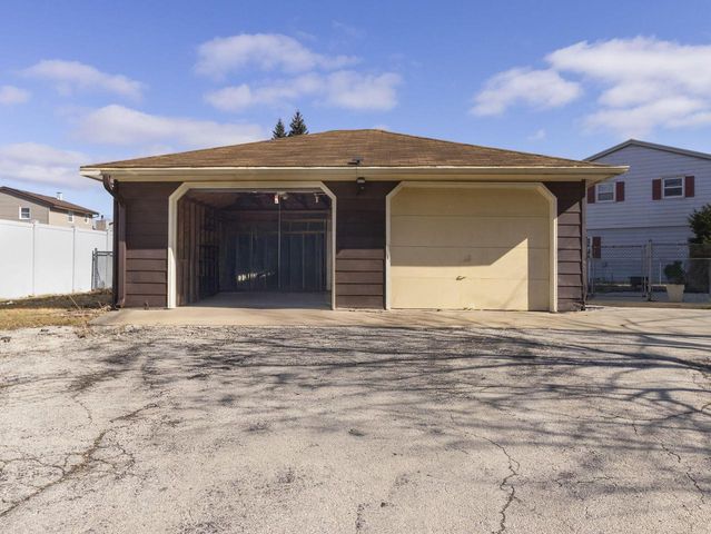 4436 S 90th STREET, Greenfield, WI 53228