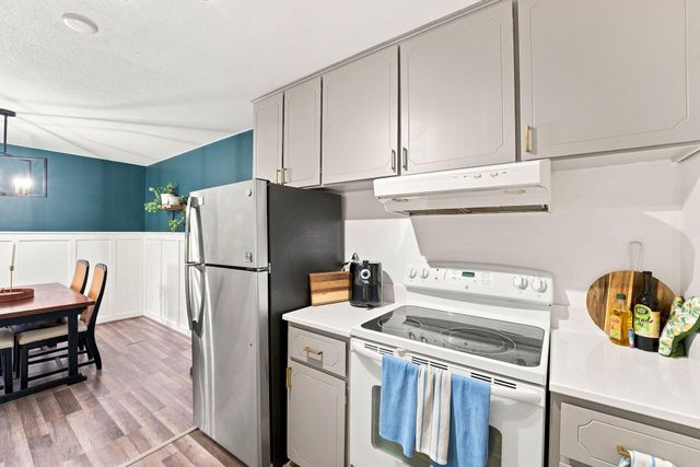 4370 Brookside Court 302, Edina, MN 55436