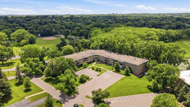 4370 Brookside Court 302, Edina, MN 55436