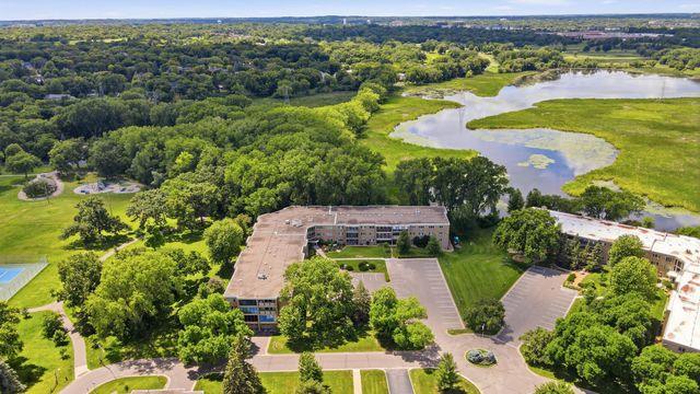 4370 Brookside Court 302, Edina, MN 55436