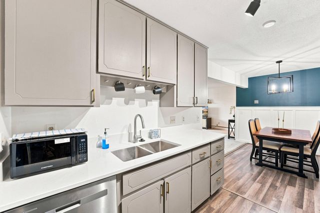 4370 Brookside Court 302, Edina, MN 55436