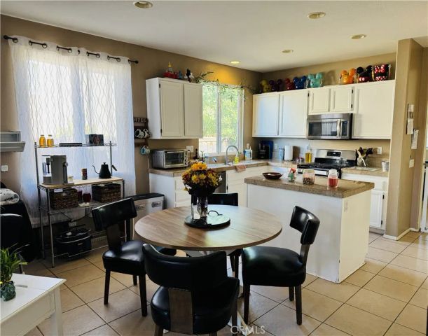 27727 Hollyoak Way, Menifee, CA 92585