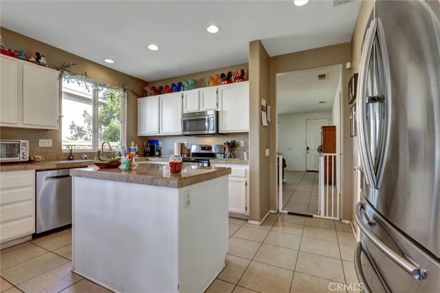 27727 Hollyoak Way, Menifee, CA 92585