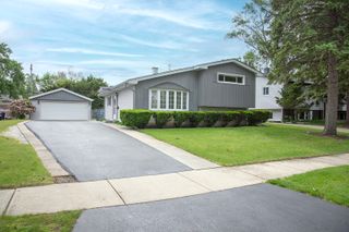 921 S Iowa Avenue, Addison, IL 60101
