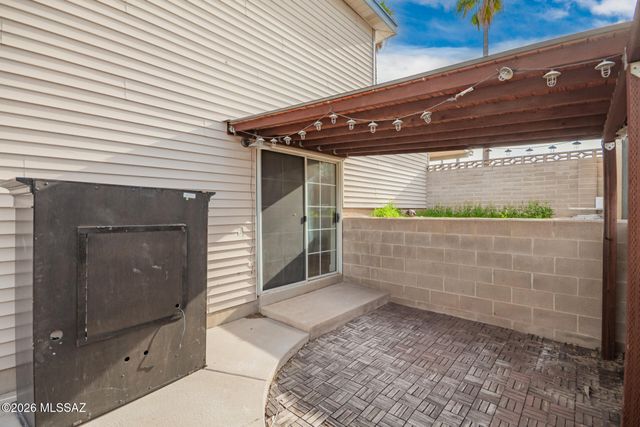 8331 E Balfour Drive, Tucson, AZ 85710