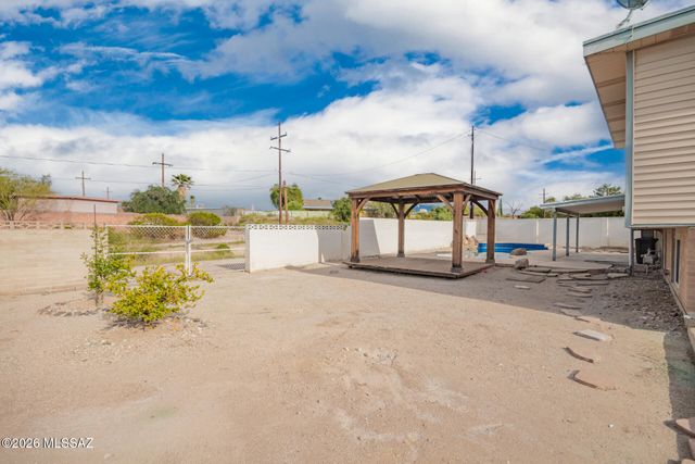 8331 E Balfour Drive, Tucson, AZ 85710