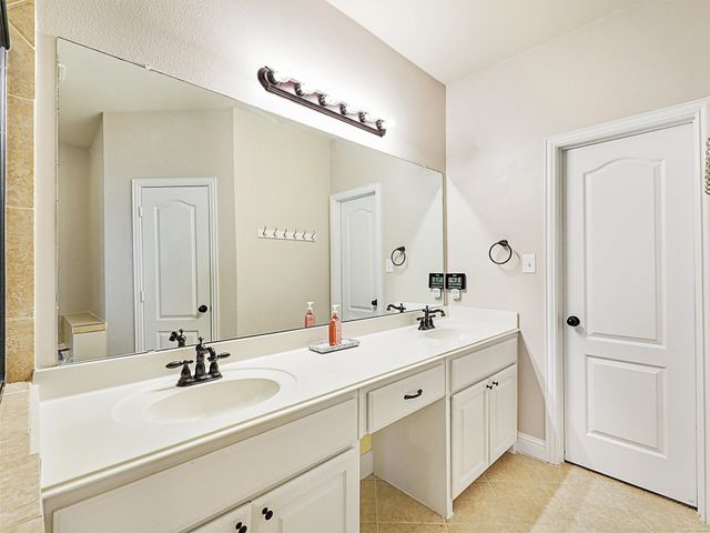 2500 Rockbrook Drive 81, Lewisville, TX 75067