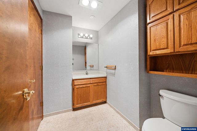 45890 River Loop Rd, Lyons, OR 97358