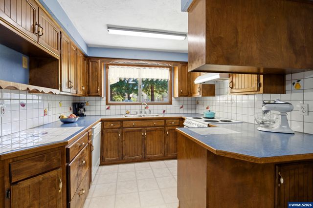 45890 River Loop Rd, Lyons, OR 97358