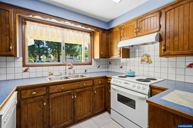 45890 River Loop Rd, Lyons, OR 97358