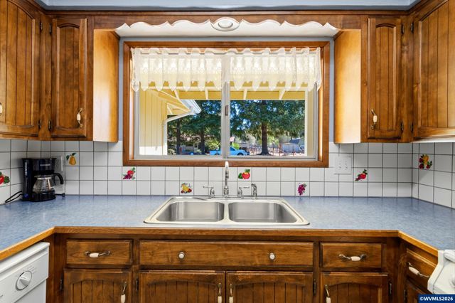 45890 River Loop Rd, Lyons, OR 97358