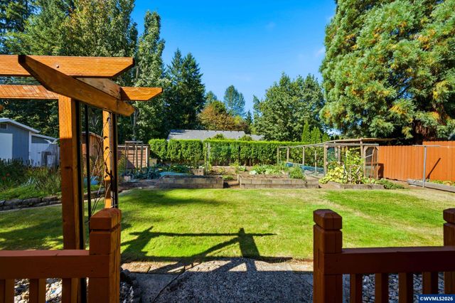 45890 River Loop Rd, Lyons, OR 97358