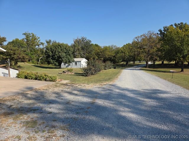92 Walnut Ridge, Eufaula, OK 74432