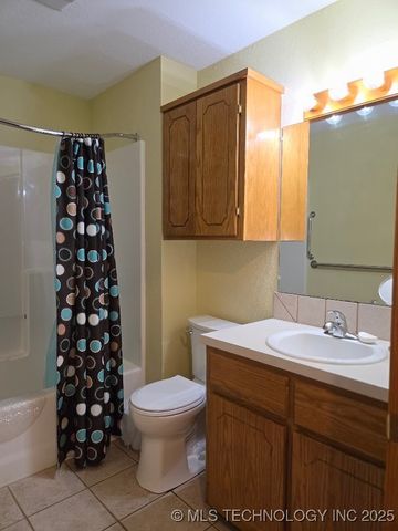 92 Walnut Ridge, Eufaula, OK 74432